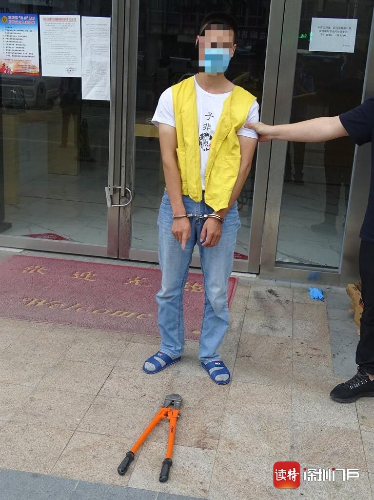宝安一男子强行剪断门锁将店铺手机洗劫一空，警方3小时破案！