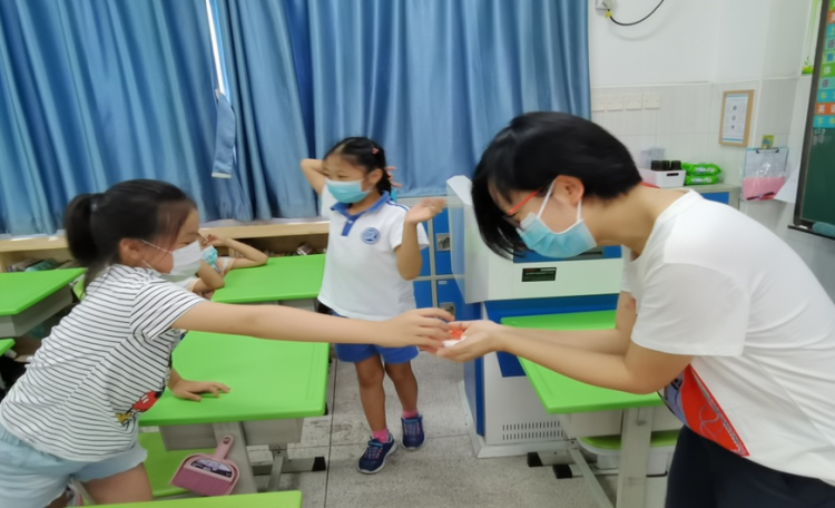 最美逆行者与师生共上“人生一课”  分享抗“疫”思考