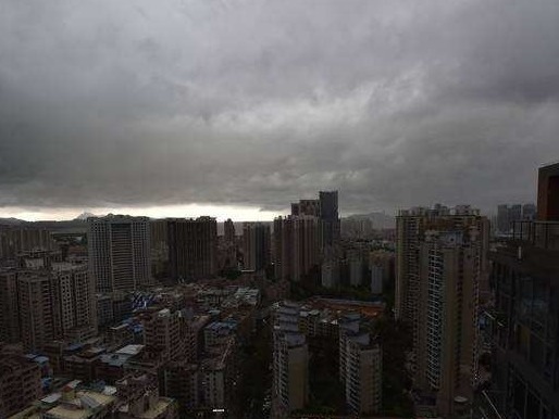 未来三天深圳天气闷热间中有雷阵雨