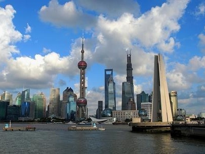 上海市决定将重大突发公共卫生事件二级响应调整为三级