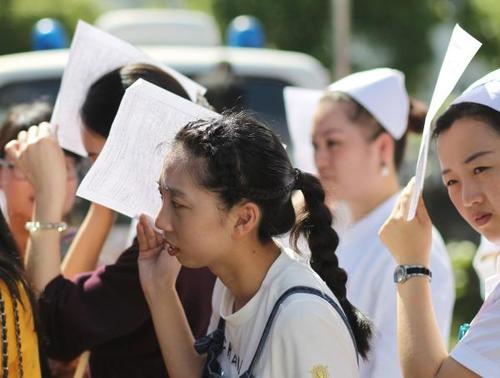 全国人大：“超生即辞退”法规应调整