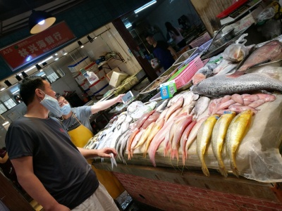 休渔后深圳市场海产品供应总体充裕 品类不少价格有所上涨 