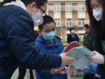 北京：小学一二三年级近期很快开学，下学期不会提前开学