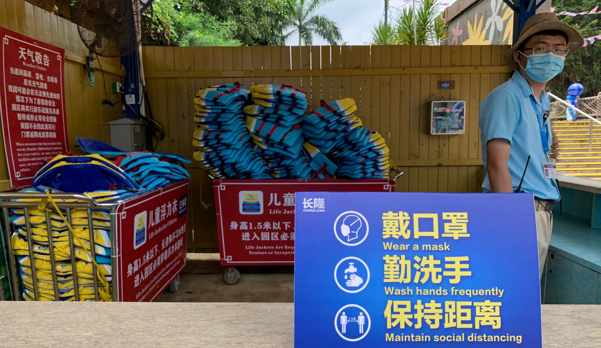处处都是提醒标语，广州这个水上乐园开园防护“大阵仗”