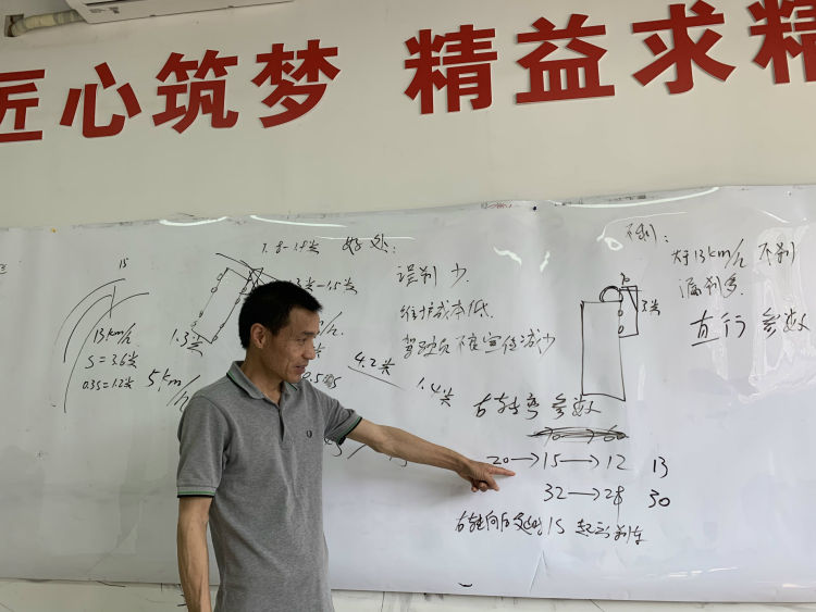 龙岗区重点企业百家行 | 龙岗智造“盲区辅助刹车系统”成“死亡弯月”克星