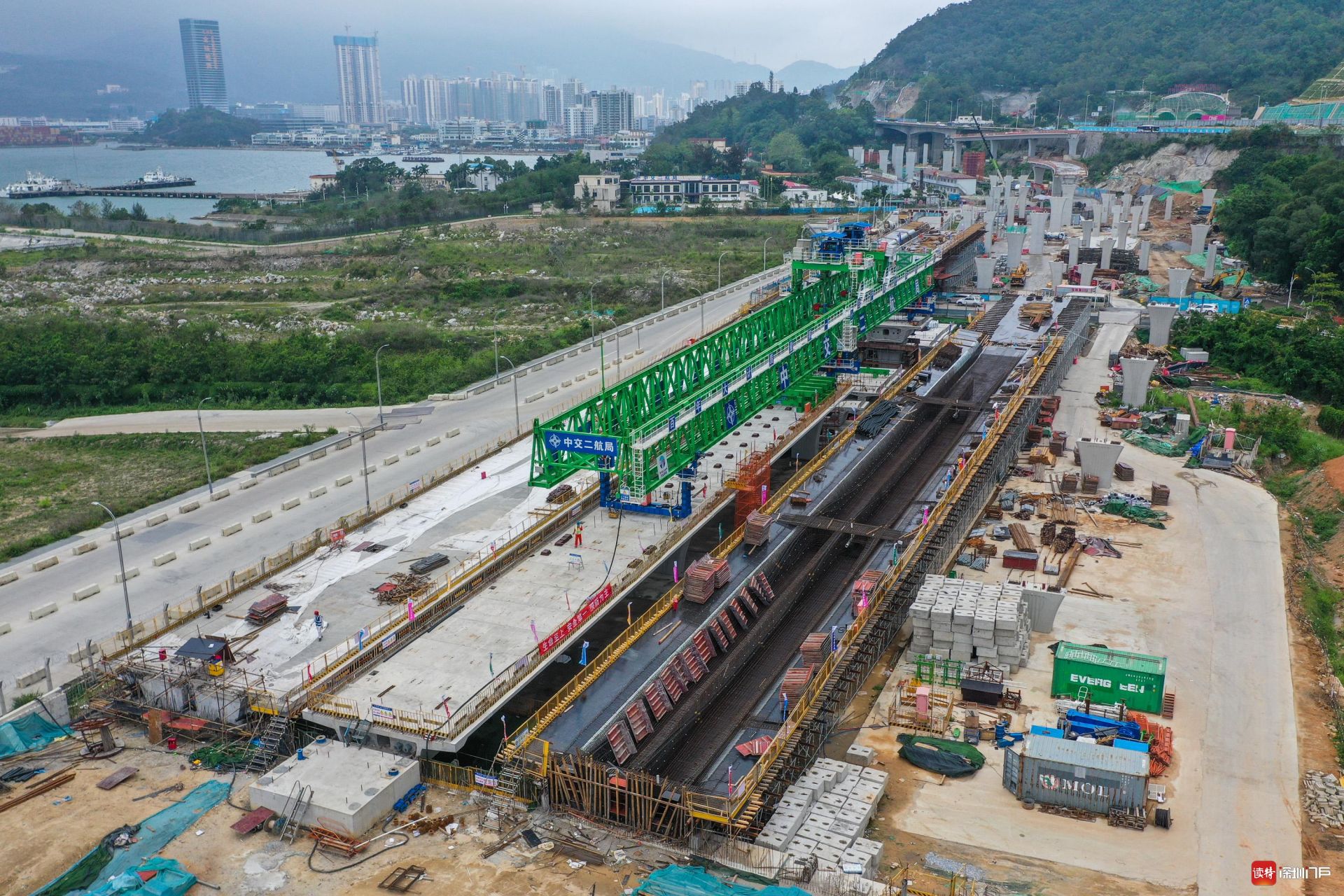 像搭积木一样建桥！ 盐港东立交试点首用桥梁预制装配技术