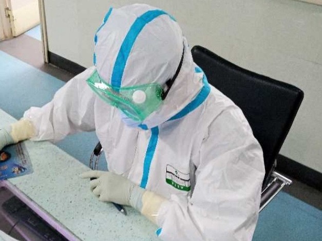 湖北将护士基本工资标准提高10% 疫情期间湖北一线医务临时工作补助提高1倍
