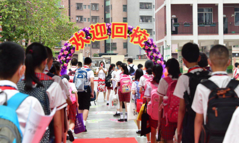 赠香囊、常“透气”，55万名师生复学