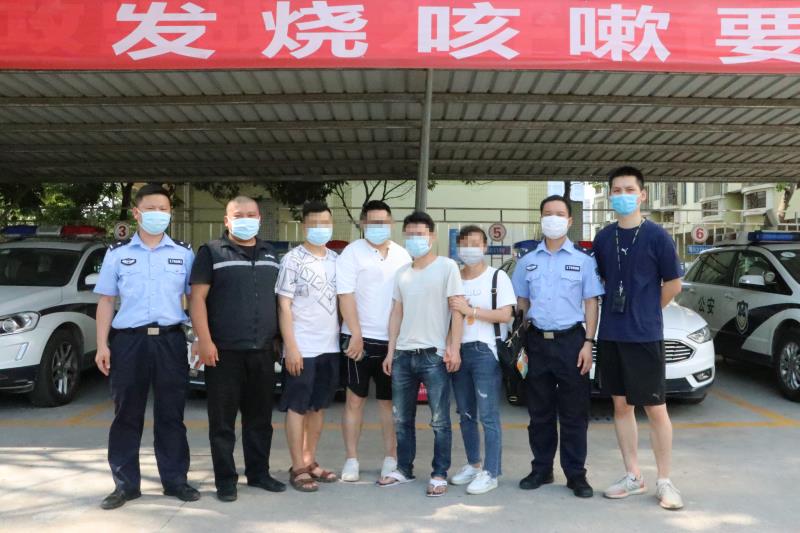 一次警方巡逻助女子找回失踪16年弟弟