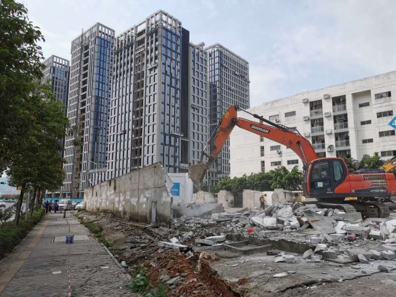 改善辖区市容环境！凤凰街道清拆20间搭建商铺 