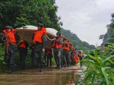武警部队紧急投入南方洪涝灾害抢险，转移群众2500余名