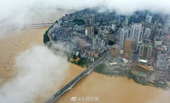 南方迎强降雨，8省52条河流发生超警戒水位以上洪水