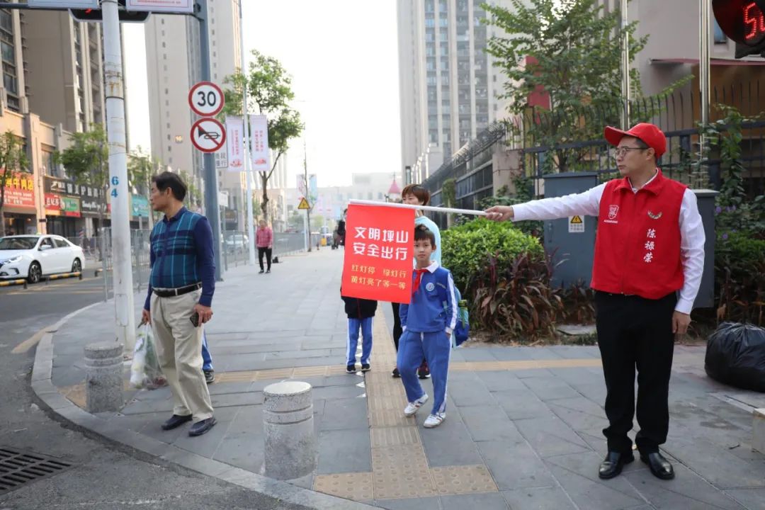 坪山街道党员笔谈：共产党员的样子