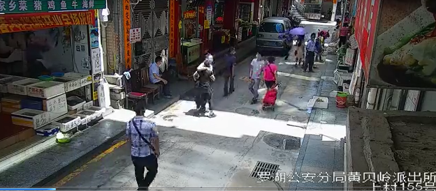 店内挎包凭空消失，竟是“路人”顺手牵羊
