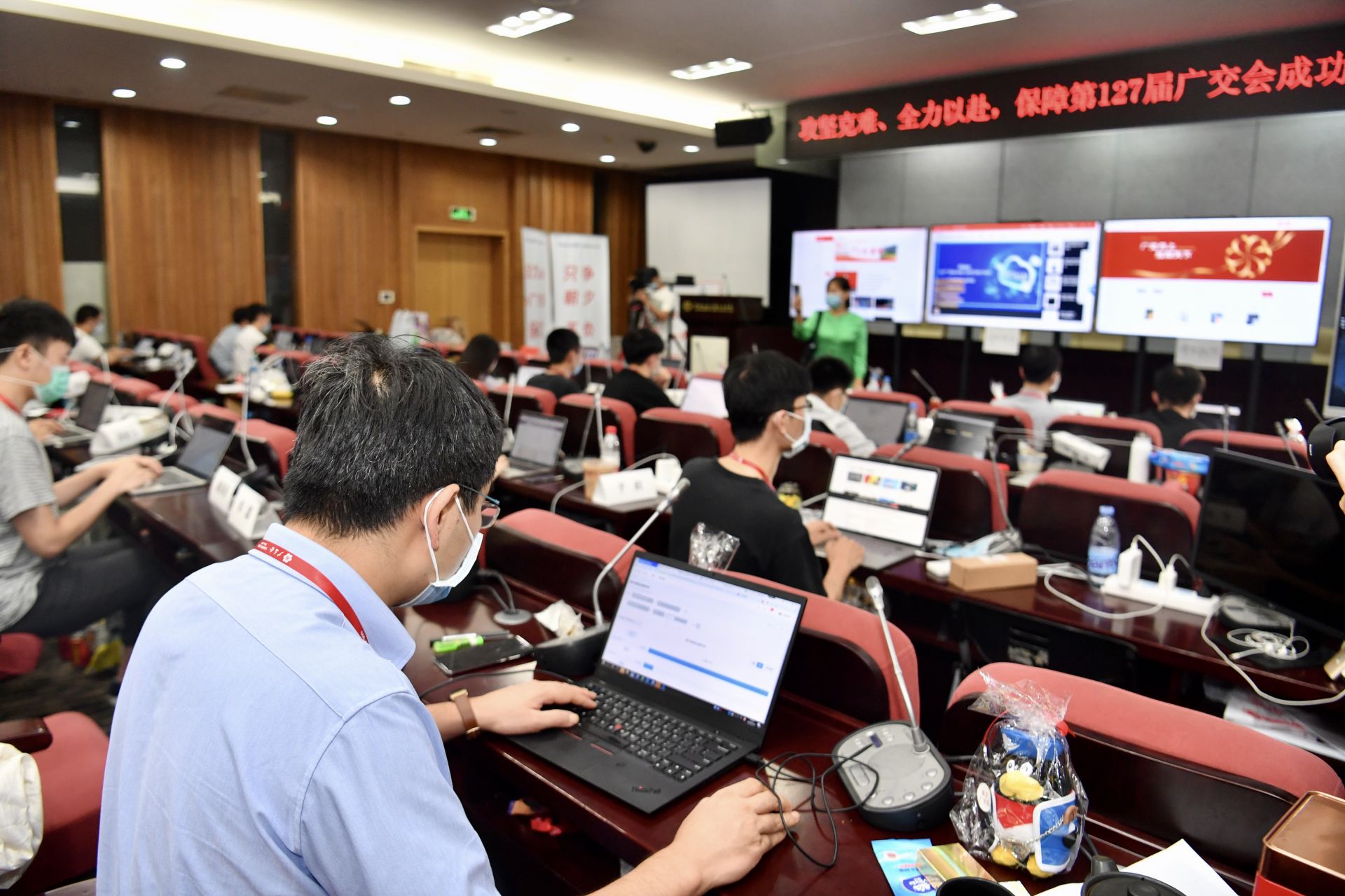 探访线上广交会“技术指挥中枢”，采购商队伍变码农大军
