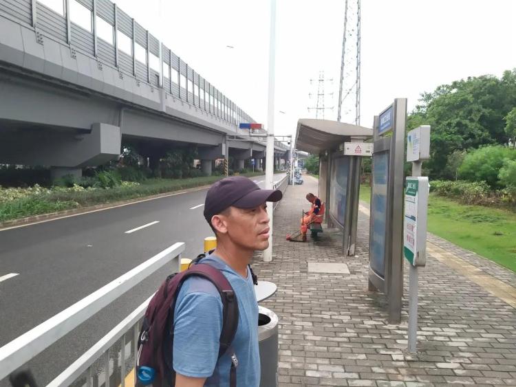 深圳媒体人徒步千公里  募捐百万为家乡建图书馆