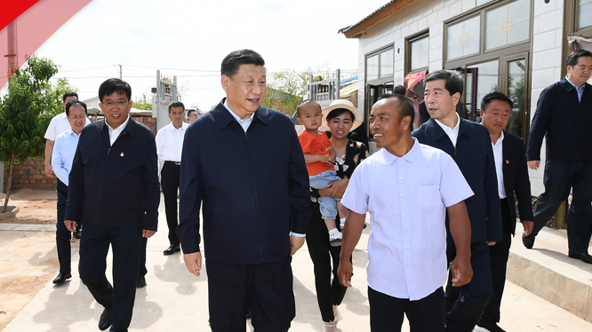 联播+丨10个考察瞬间 感悟习近平“人民至上”理念