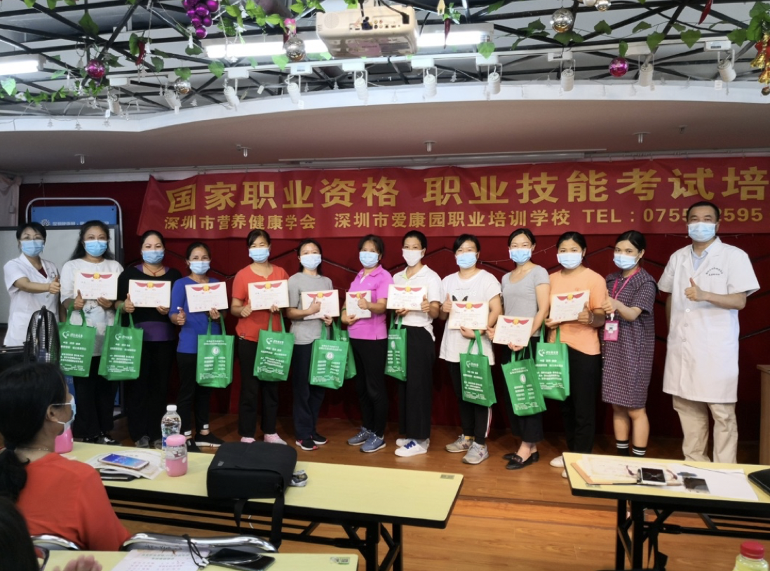 “阳光妈妈”公益技能培训班助力失业女性再就业  
