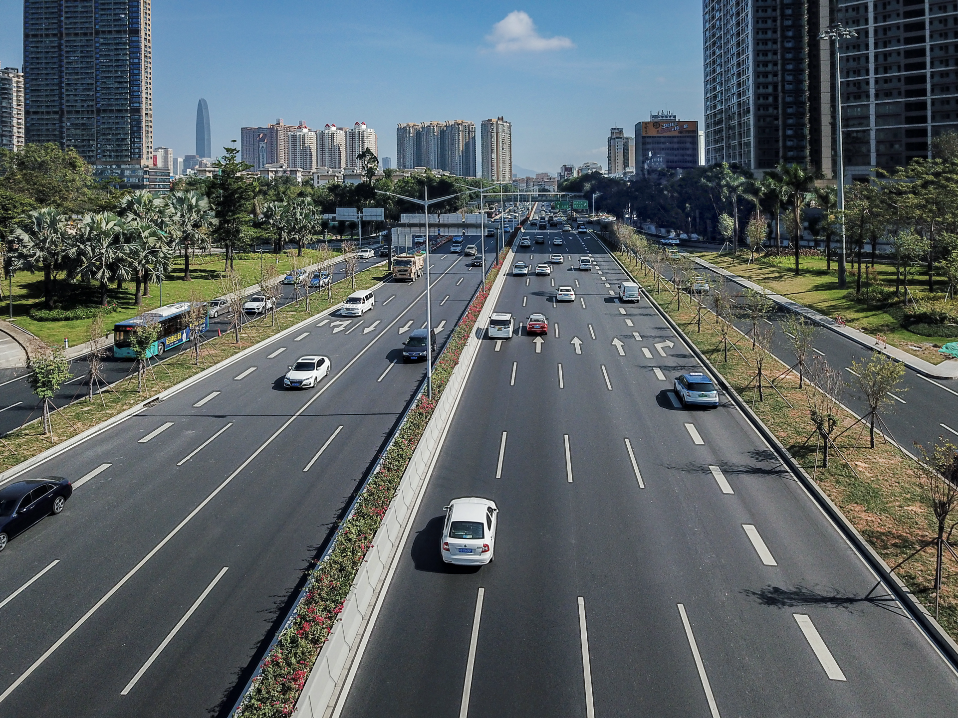 条条大道颜值高，交通出行更顺畅！深圳道路“焕然一新”打造高品质宜行城市  