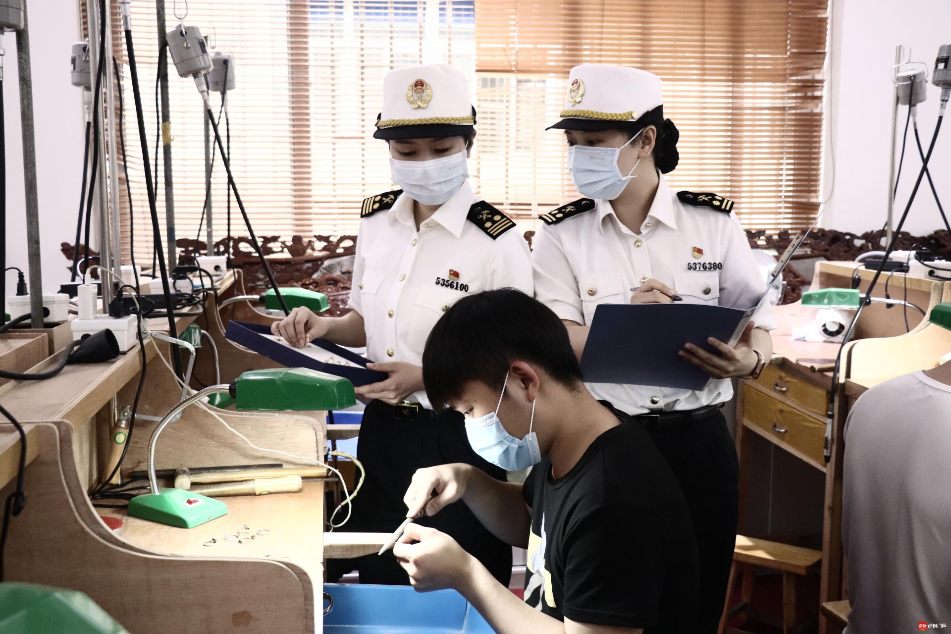深圳海关“精准滴灌”服务稳外贸保就业