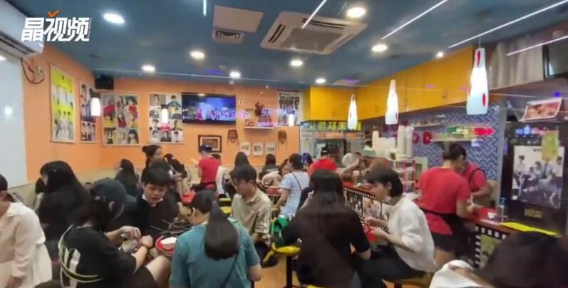 东门商圈冰火两重天，门庭若市的食肆vs门可罗雀的美容店