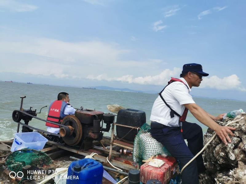 禁渔期执法保海洋生态，1000多斤生蚝重回大海