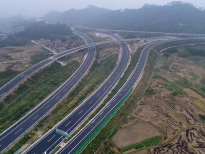 汕湛高速公路惠州至清远段设10个匝道收费站