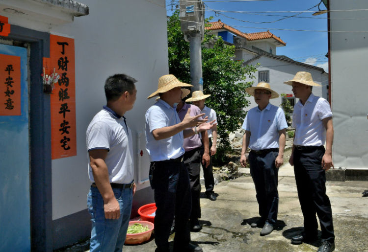 补齐基础设施短板，打赢脱贫攻坚战！龙岗区多部门深入海丰县霞西村帮扶济困