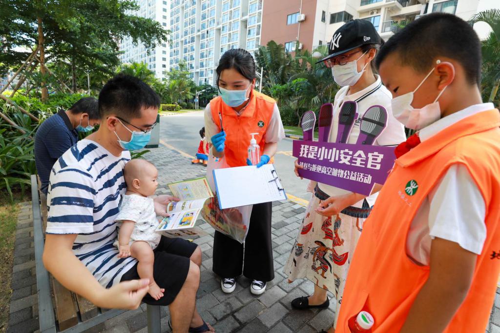 深圳地铁开展“守护头顶安全”公益共建活动