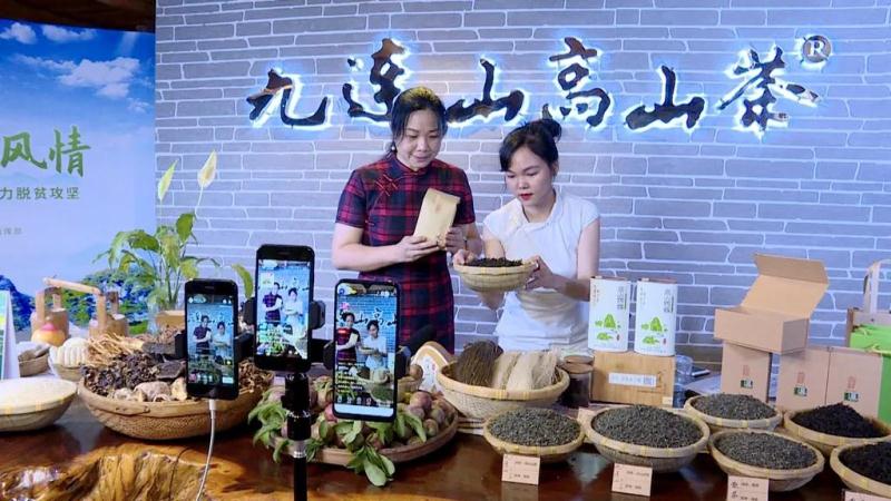 深圳扶贫干部组团直播带货 ： 抓鸡、捉鳖、摘果引百万人观看