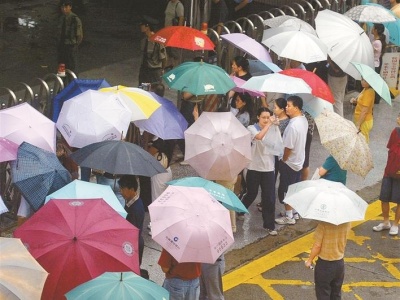 深圳影像志 | 等待中的雨伞（2006年）