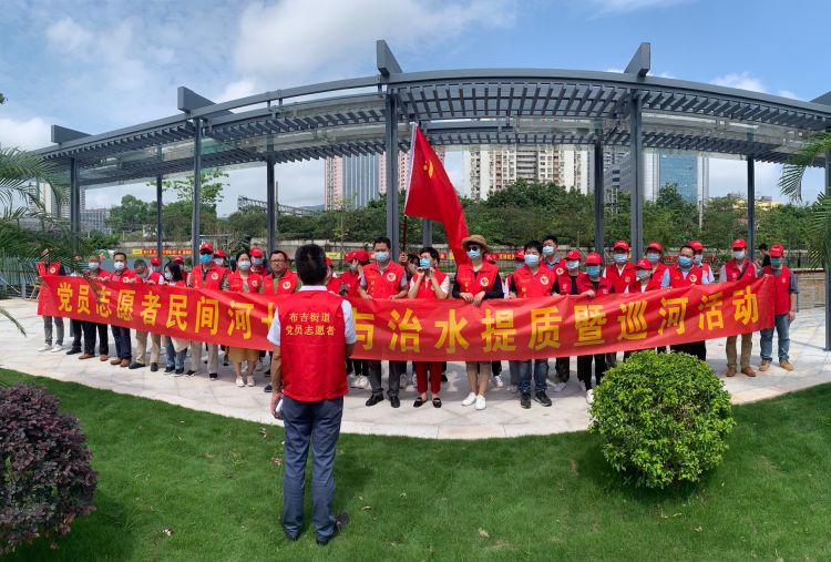 党员志愿者、民间河长巡水清岸绿美丽布吉