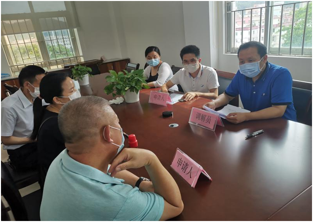 大鹏新区政法办领导变身基层人民调解员化解邻里纠纷 