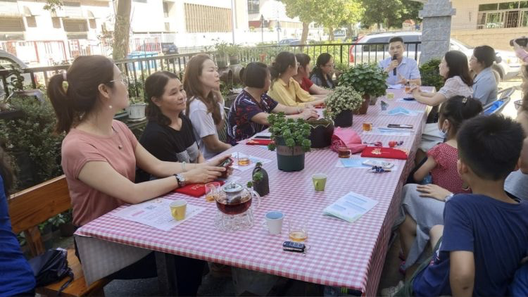 家庭院落成普法阵地，律师带着《民法典》进庭院讲解