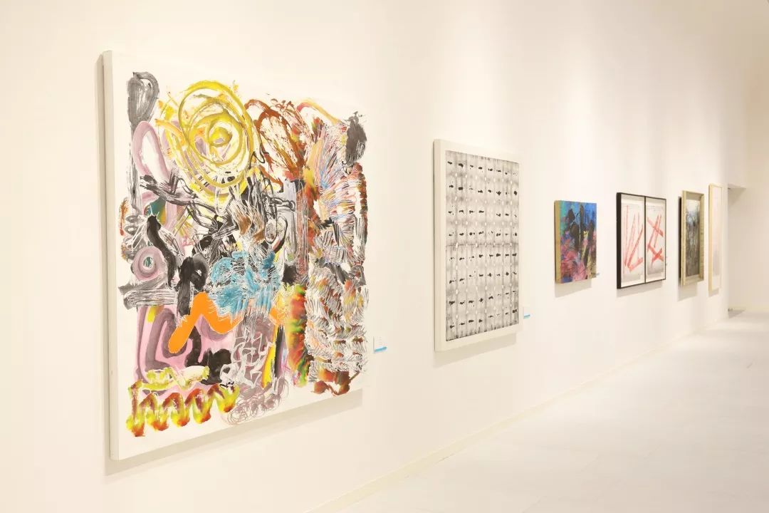看展｜逾百幅作品亮相“周而复始——综合材料绘画学术邀请展”