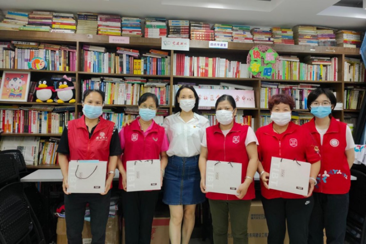 “同心抗疫 感恩有您”！孖岭社区慰问疫情防控一线志愿者