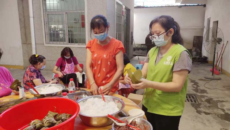 粽叶香裹护老情！东莞塘厦185户人家吃到了暖心粽
