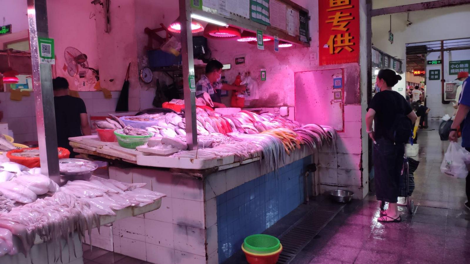 每天最少2次消杀！记者直击深圳最严管理措施下的农贸市场