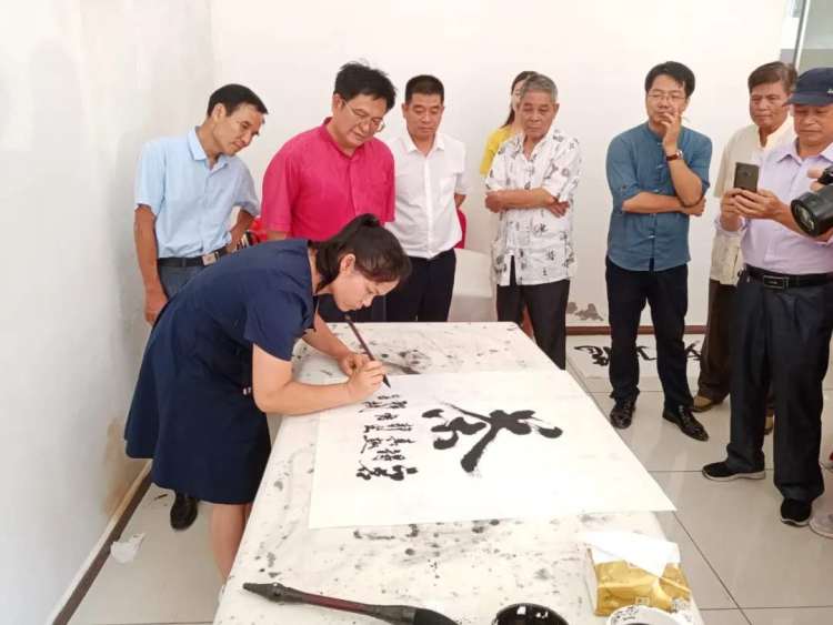 粤文化融入桂岑溪 两地书画家携手助力山区农业发展