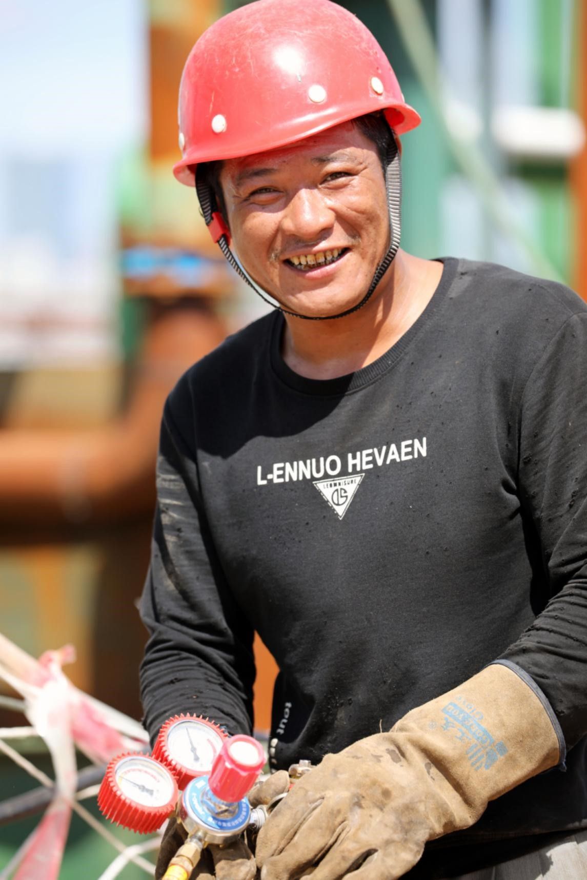 致敬高温下的建设者