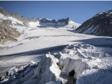 意大利冰川穿上“防晒衣”：用70米长5米宽白苫布覆盖山坡