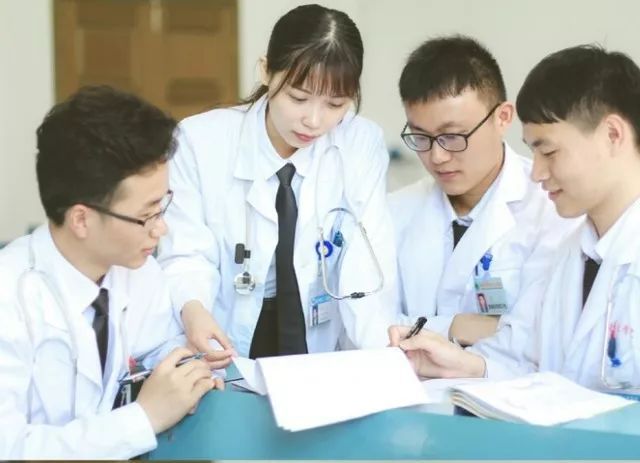 广东计划招收定向医学生2200名：在校期间免学费住宿费并补助生活费，毕业后有编有岗