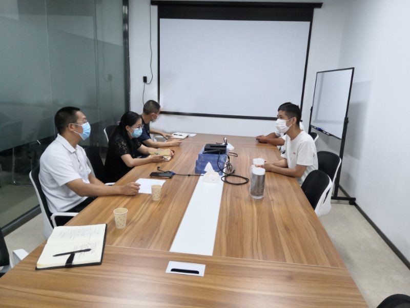 凤凰街道走访服务企业 协调解决企业发展难题