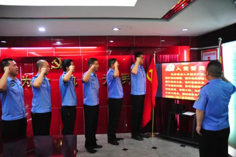 倾情奋战疫情一线，深圳强戒一所党员重温入党誓词