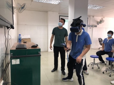VR与教学相融合！育新学校打造绿色专业汽修示范课
