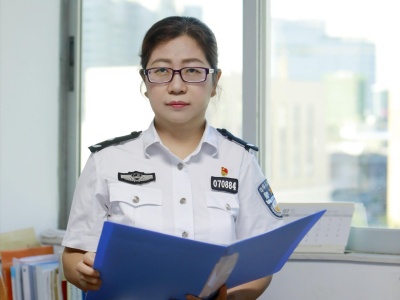 李亚东：女军医转业从警，化身邻家大姐守护警队健康