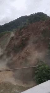 541国道陕西镇坪段发生大面积塌方致交通中断，暂无伤亡