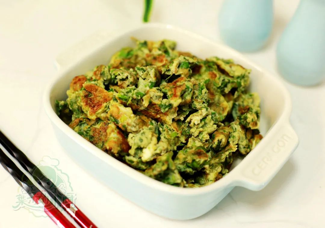 芹菜叶别扔，5分钟就做道超美味菜肴，加几滴“它”更好吃