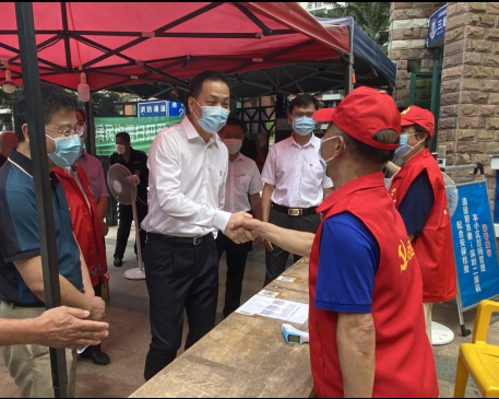 罗湖区领导开展“七一”走访慰问党员活动