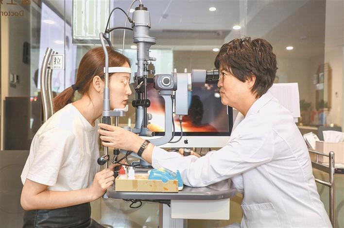 （不合适）部分专业对裸眼视力有要求，高考后“近视手术”要及早规划